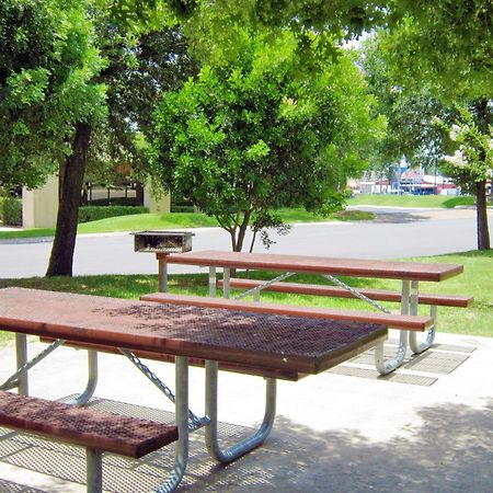 Extended Stay America Suites - San Antonio - Airport Екстер'єр фото